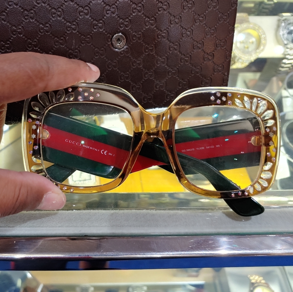 Gucci - Picture 2 of 2